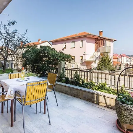 Apartment 1 Bedroom Lovely In *