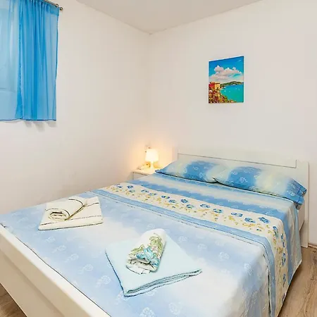 1 Bedroom Lovely In Apartment