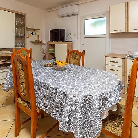 Apartment 1 Bedroom Lovely In *