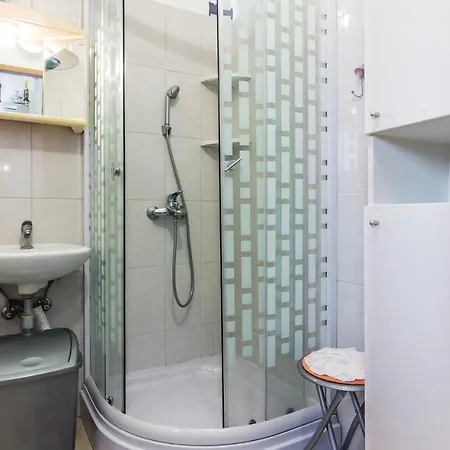 1 Bedroom Lovely In Apartment